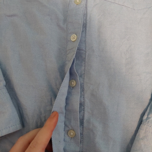 Gap Shrunken Boyfriend Button down shirt - Picture 3 of 5